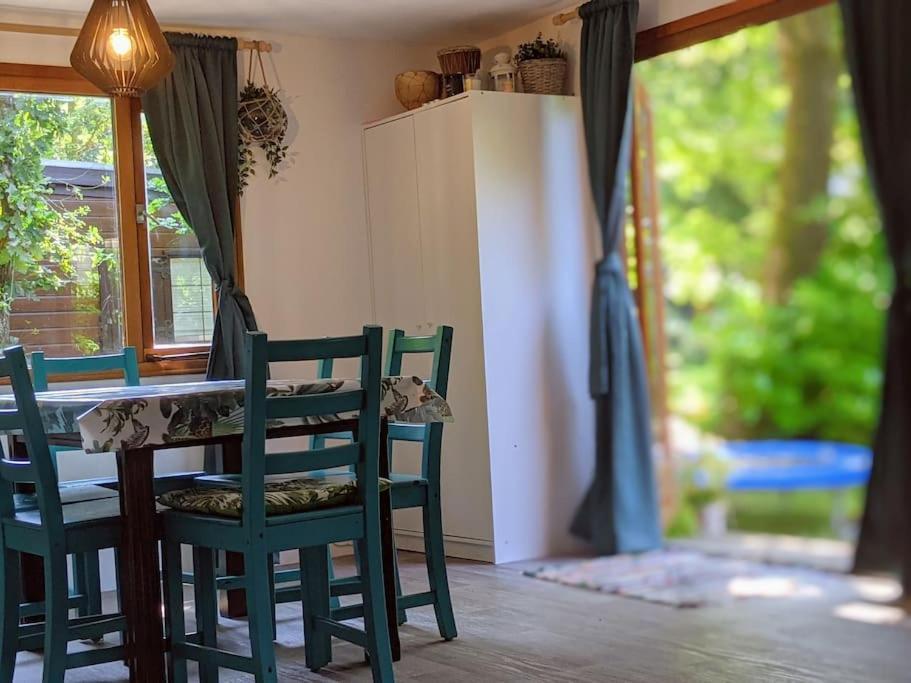 Sfeervol Chaletje In Een Rustige Bosrijke Omgeving Diessen Екстериор снимка